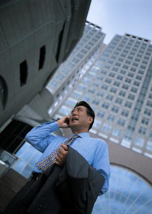 シンプルでおしゃれに決まる！フードなしパーカーの選び方とコーデ術